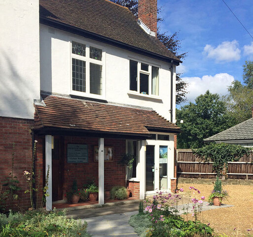 Detached two-storey house with porch with tiled roof