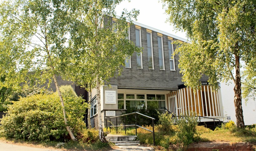 Heswall Quaker Meeting House, built in 1963. Photo: <a href="https://www.flickr.com/photos/qmh/">John Hall</a> / <a href="https://creativecommons.org/licenses/by-nc-nd/2.0/">(CC BY-NC-ND 2.0)</a>