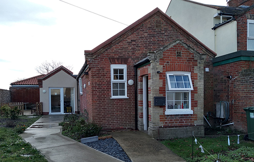 One storey brick building